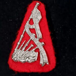 Air Cadet Pipers Arm Badge Pin Bagpipes Silver Tone Music Instrument Red Felt